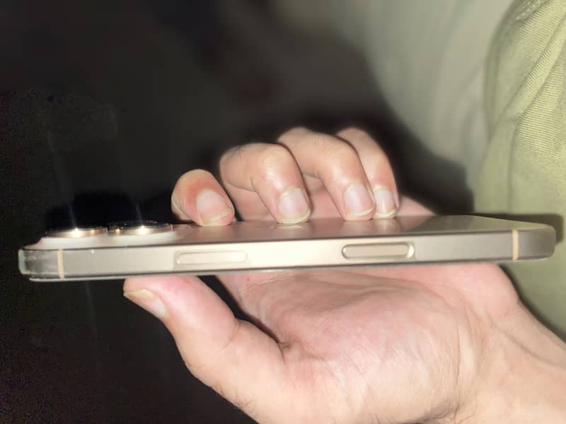 iPhone 16 pro 3