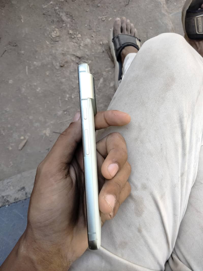 Google Pixel 8 3