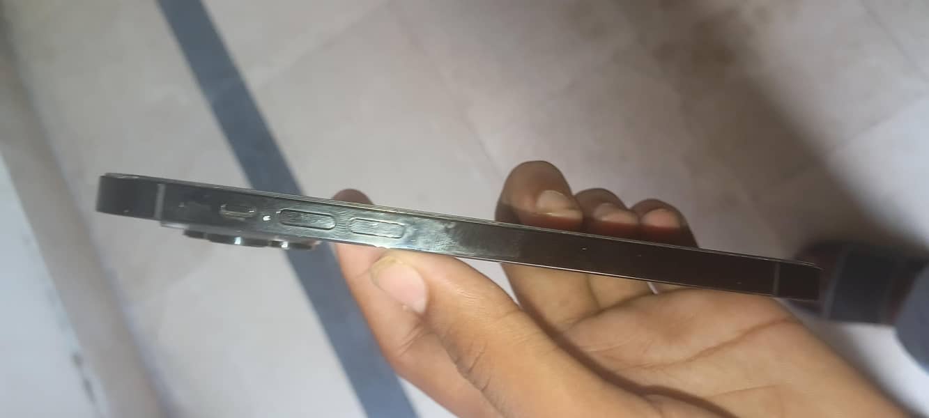Apple iPhone 14 Pro Max 4