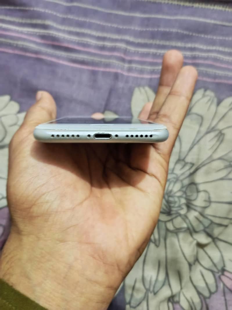 Apple iPhone 7 1
