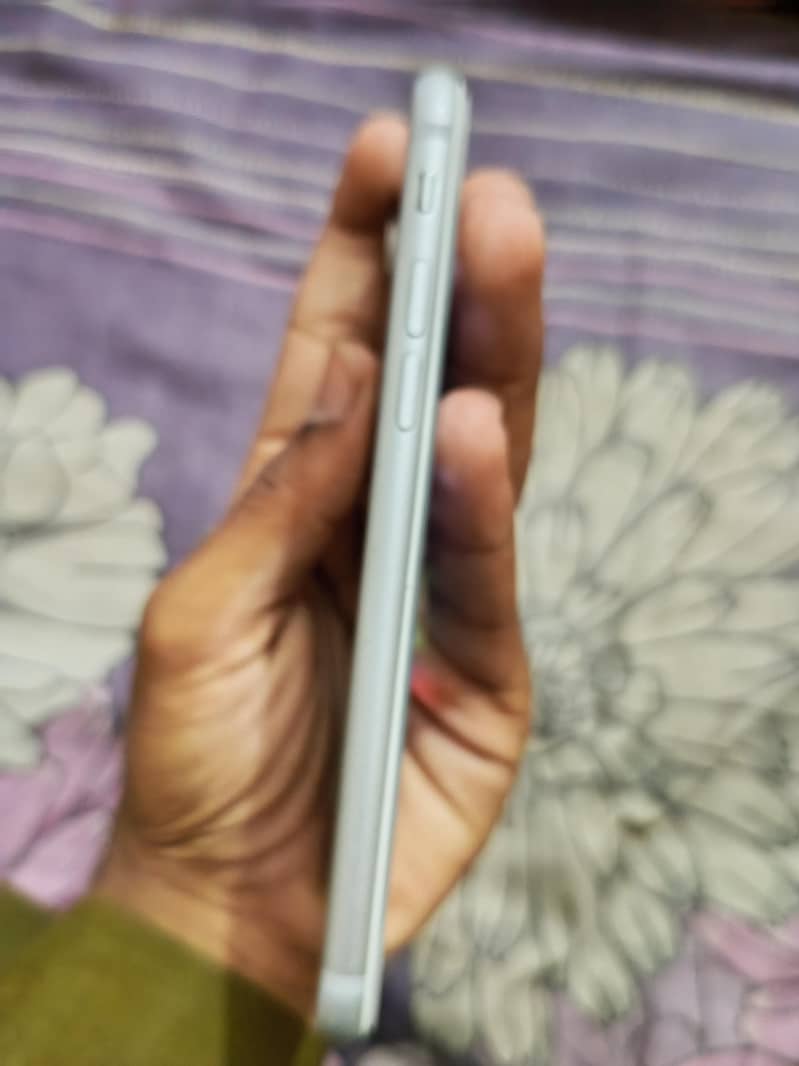 Apple iPhone 7 2