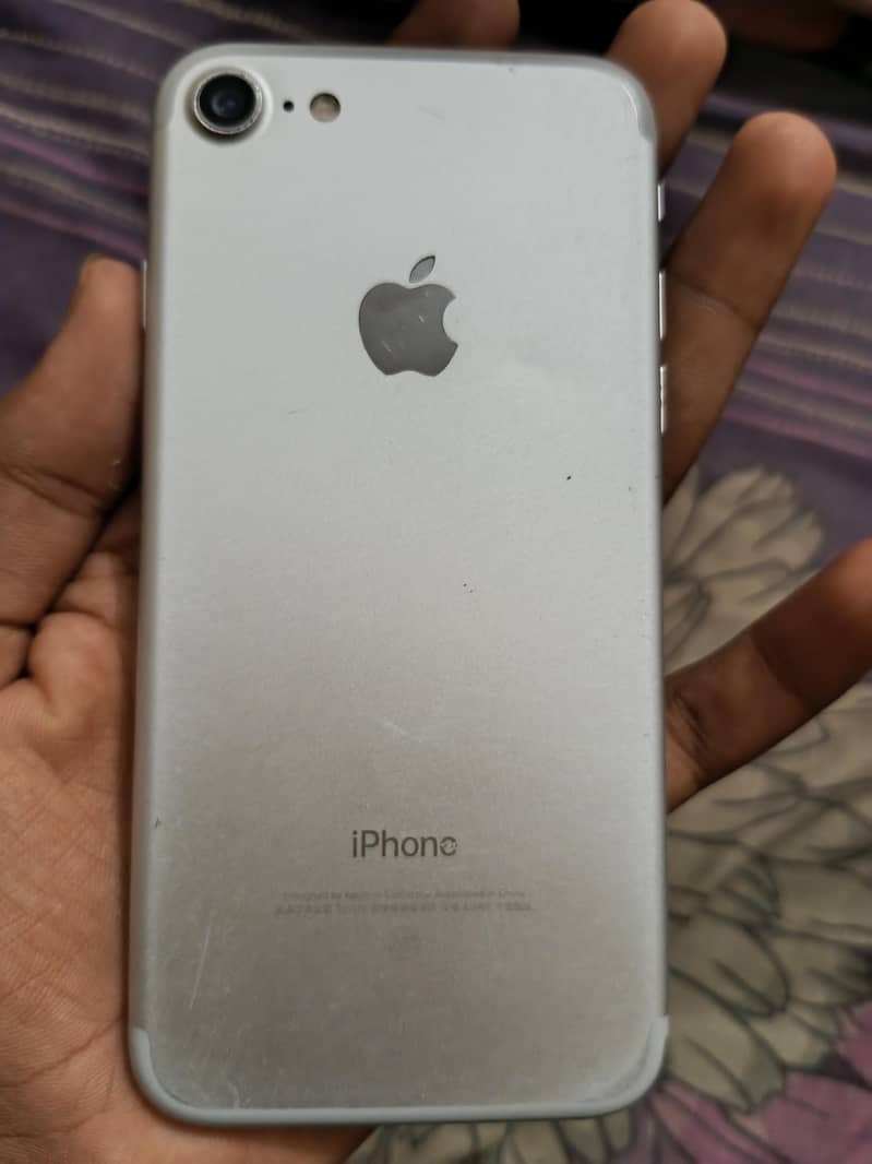 Apple iPhone 7 3