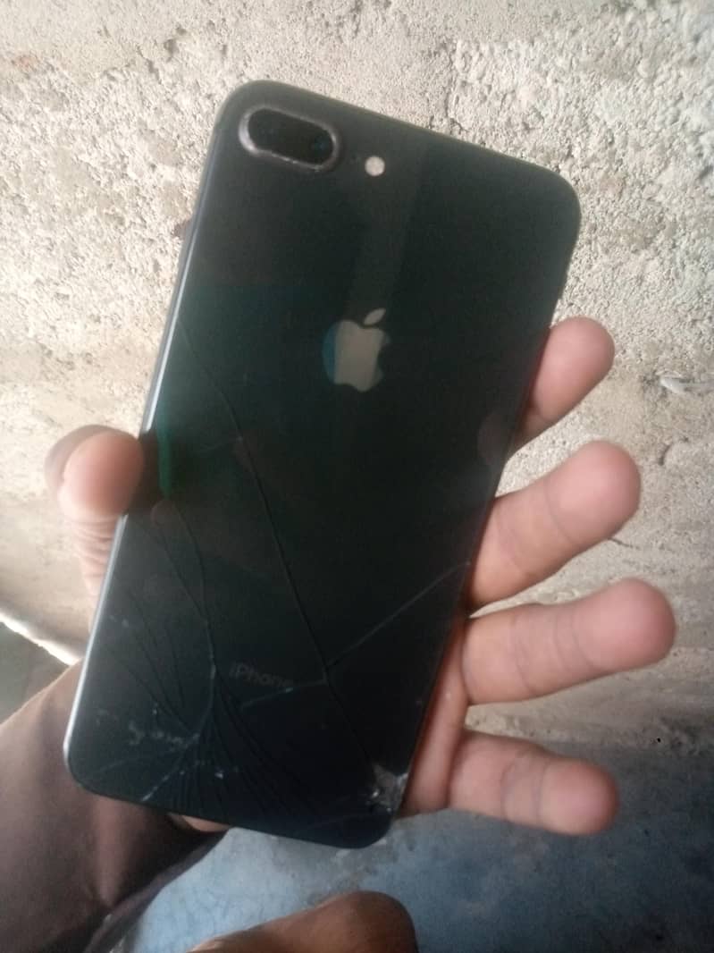 Apple iPhone 8 Plus 3