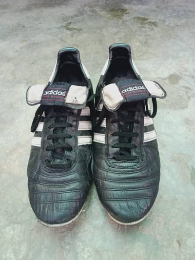 Adidas soccer shoes contact WhatsApp: 03312709080