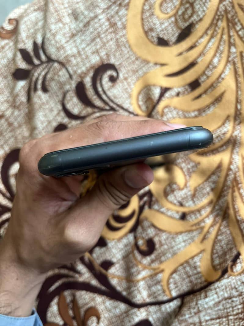 Apple iPhone 11 0