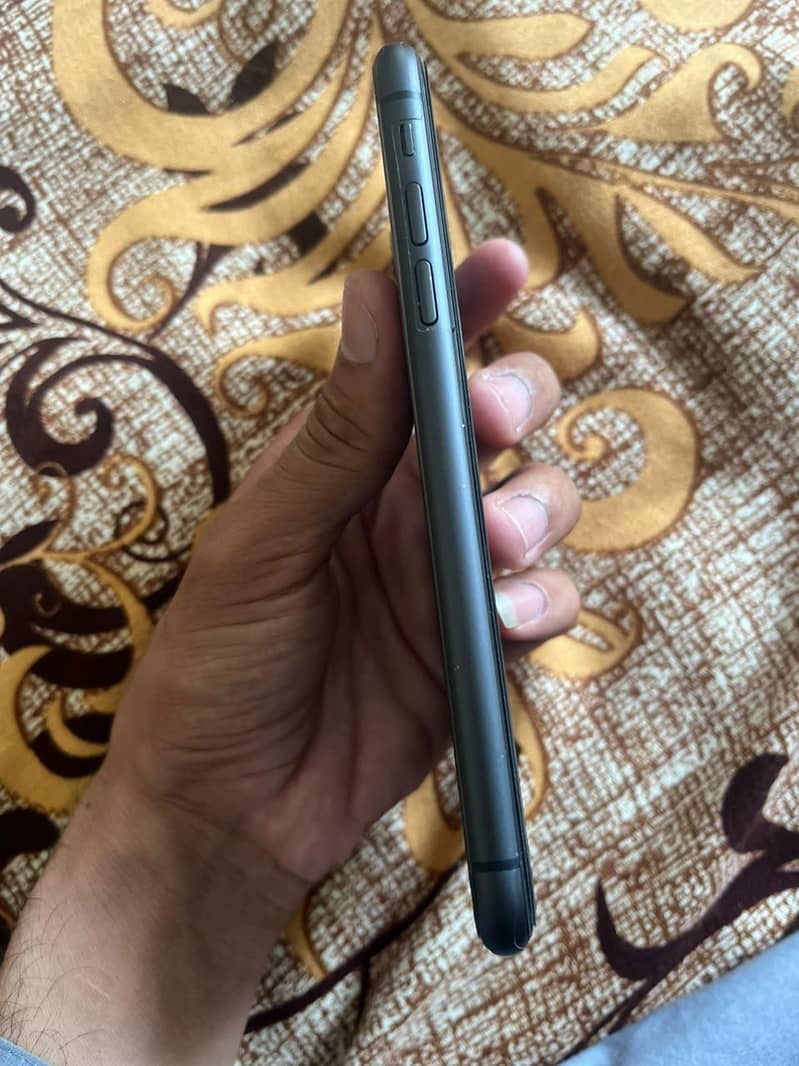 Apple iPhone 11 3