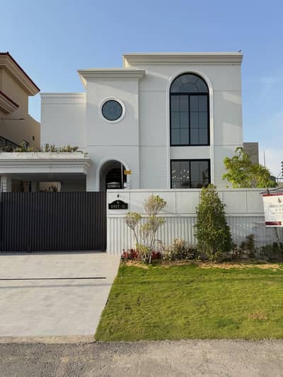 10Marla brand new house available for rent in bahria Town phase 8