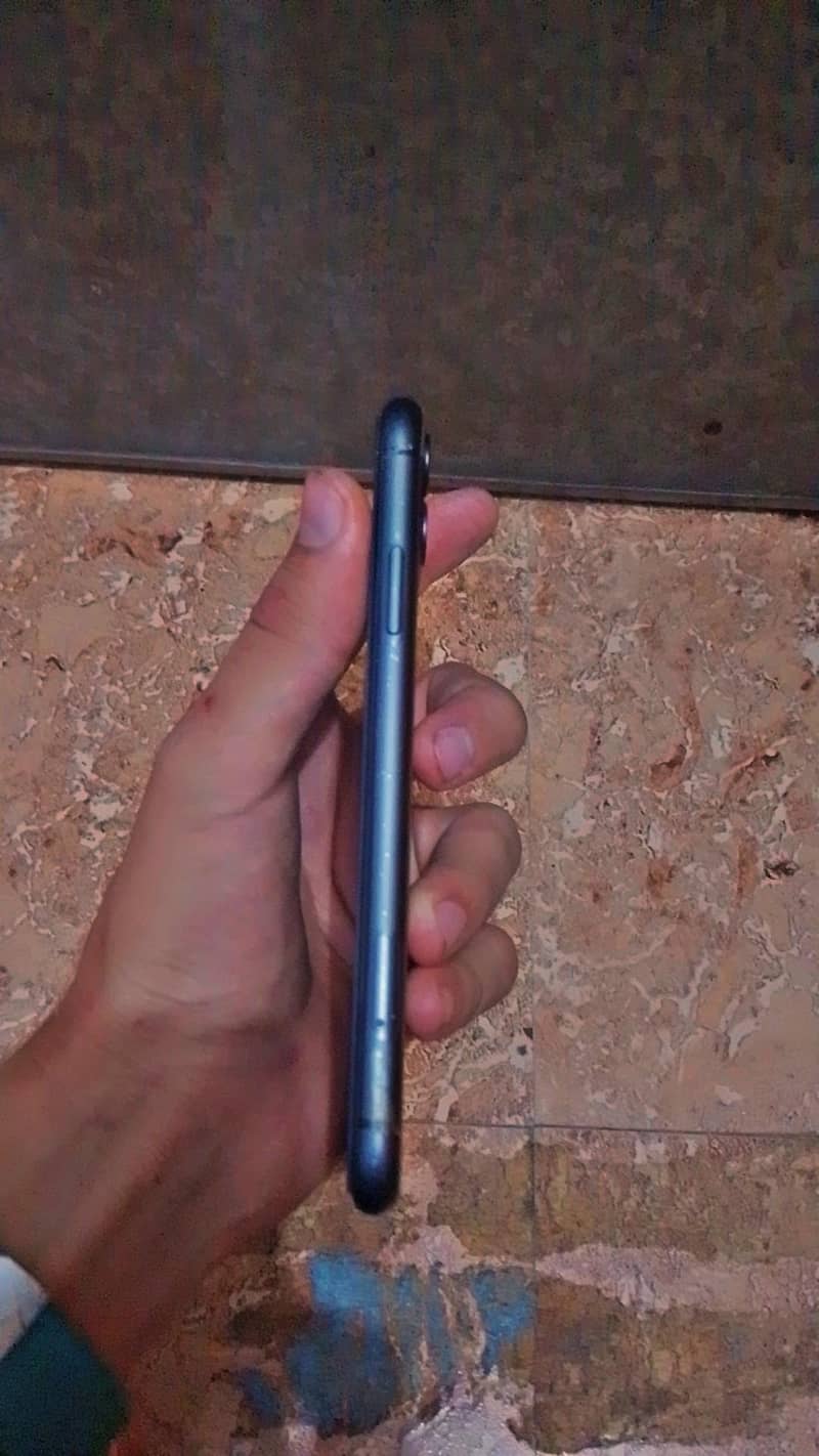 Apple iPhone 11 3