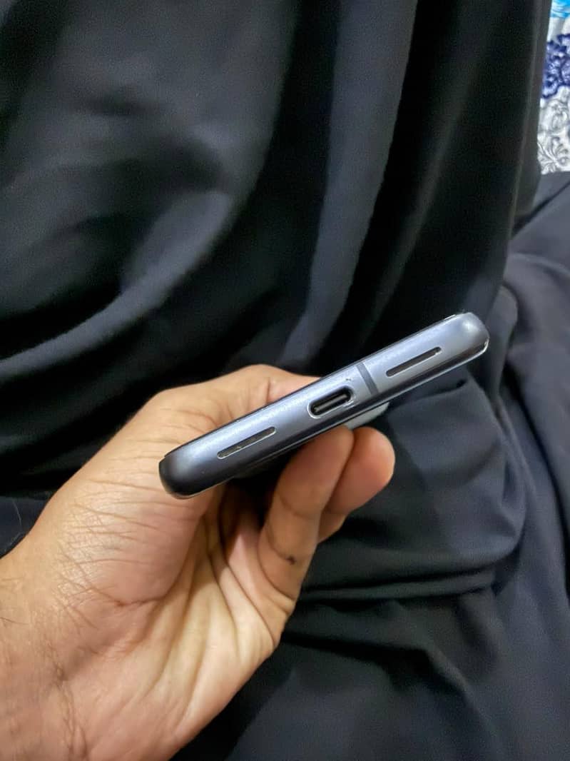 Google Pixel 8 4