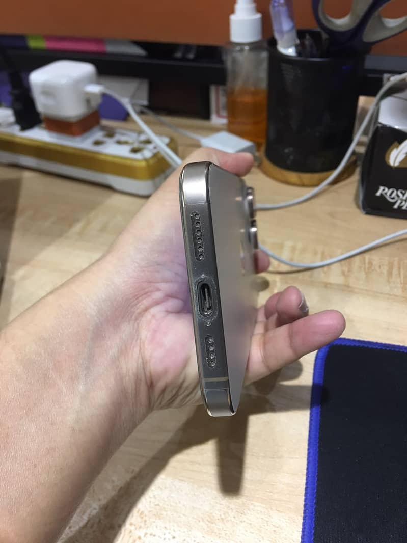 Apple iPhone 16 Pro Max LLA Model 3
