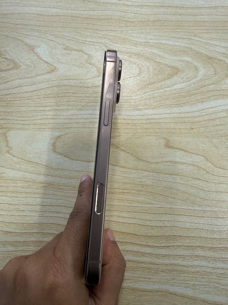 Apple iPhone 16 Pro Max 5
