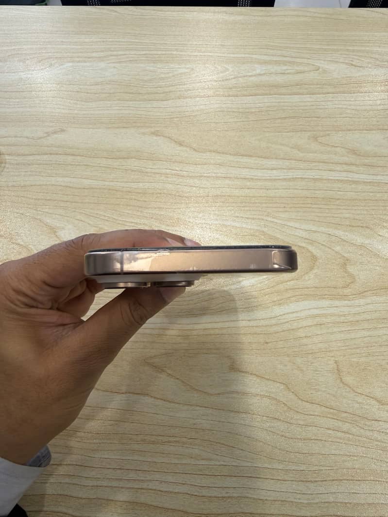 Apple iPhone 16 Pro Max 6