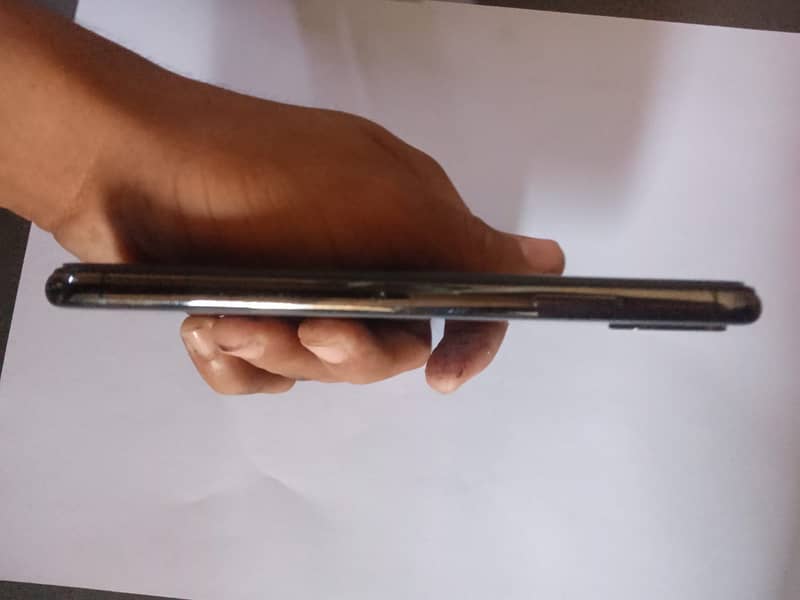Apple iPhone X 4
