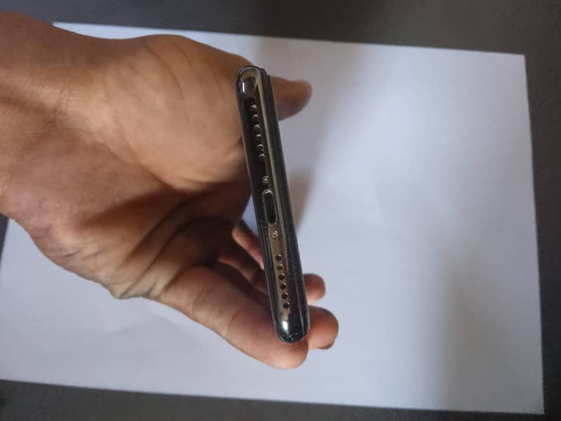 Apple iPhone X 5