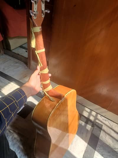 Guitar brown colour