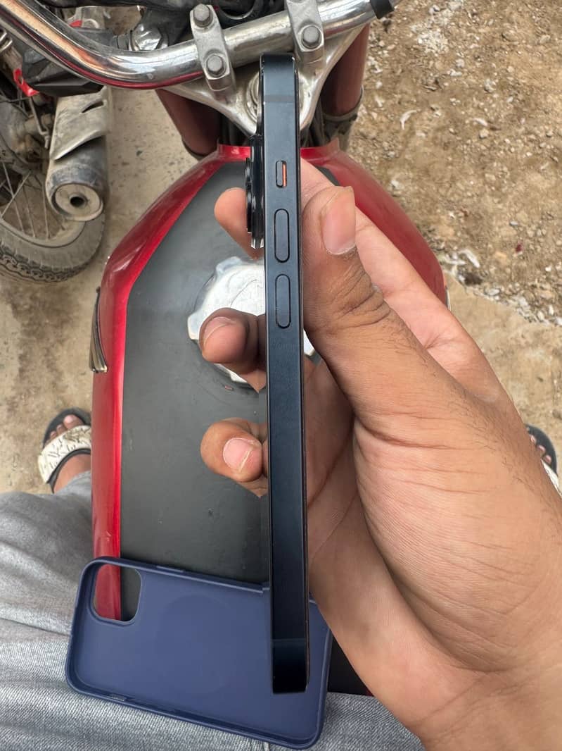Apple iPhone 14 3
