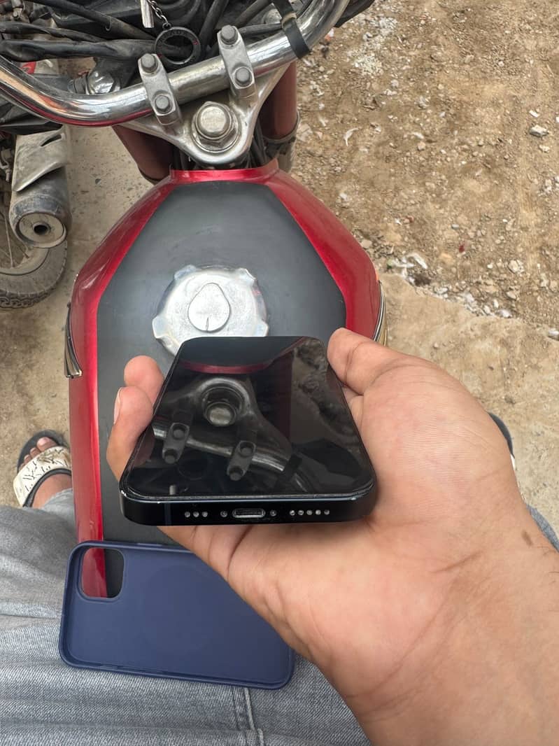Apple iPhone 14 4