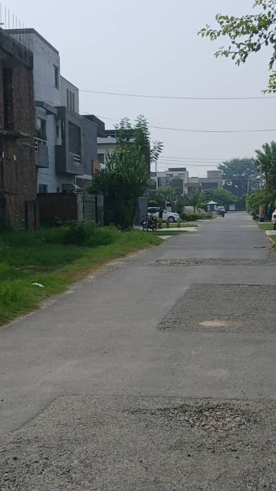 1 Kanal Corner Structure For Sale Ideal Location