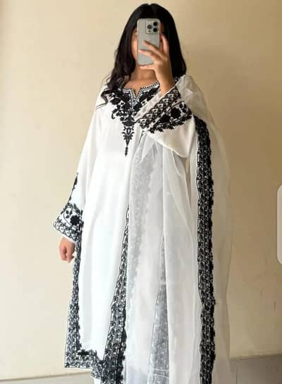 White organza embroidery 3pcs woman suit