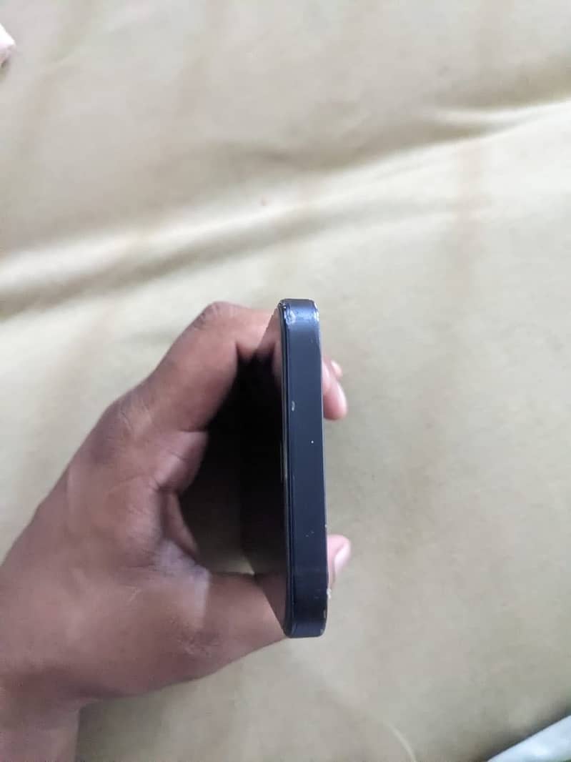 Apple iPhone 12 4