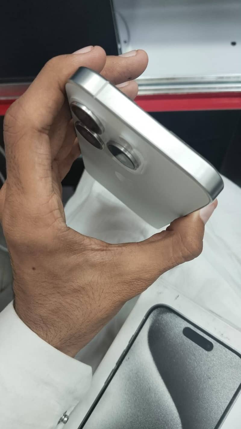 Apple iPhone 15 Pro 3