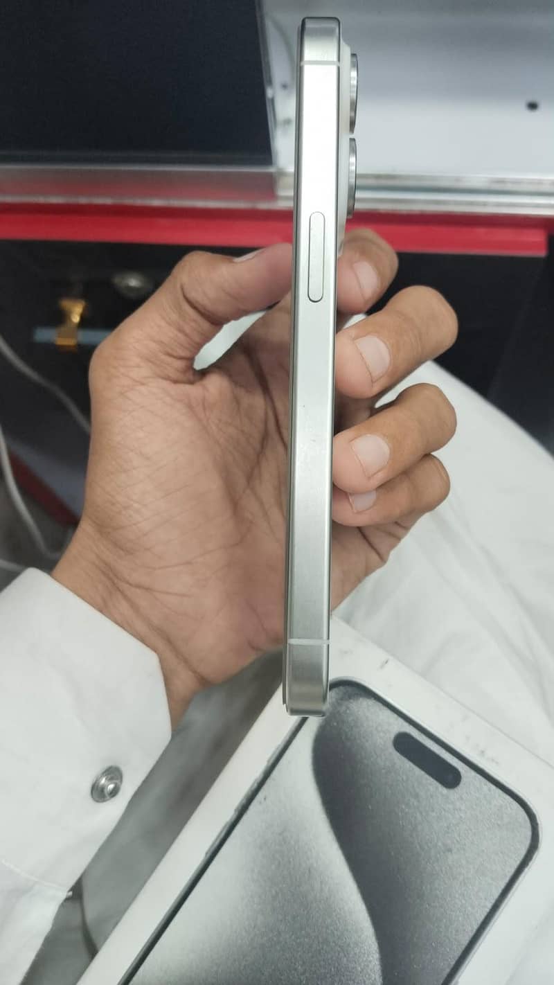 Apple iPhone 15 Pro 6