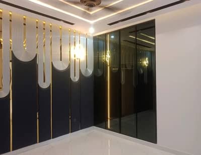 1 Kanal Spacious House Available In Bahria Town - Sector E For sale