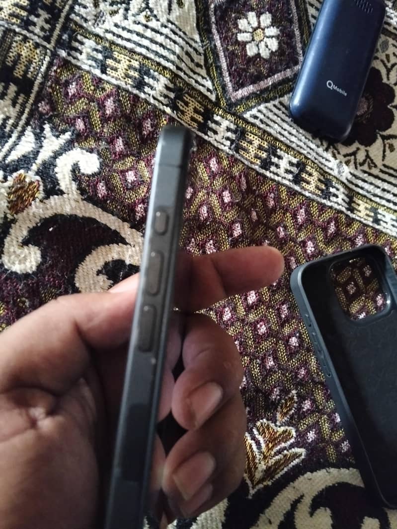 Apple iPhone 15 Pro 3