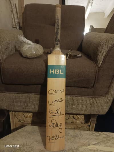 autograph cricket bat hbl sign adition