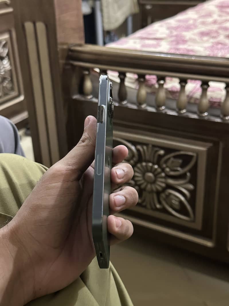 Apple iPhone 13 Pro Max 3
