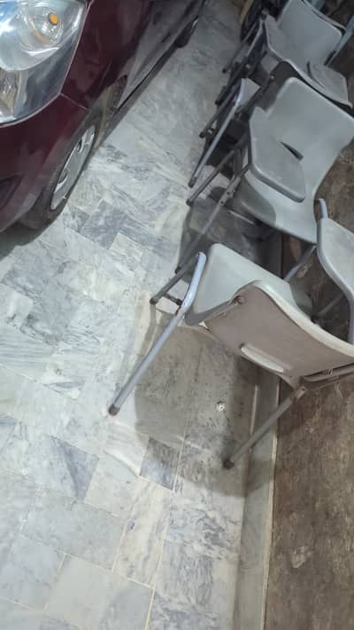 EXTRA STUDENT CHAIRS AVAIABLE FOR SALE (LOARD'S BRAND)