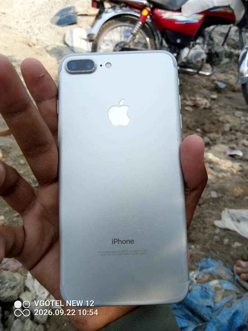 Apple iPhone 7 Plus 1