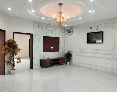 House For Grabs In 10 Marla Lahore