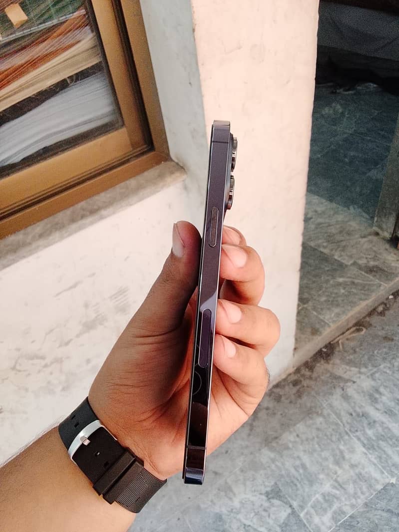 Apple iPhone 14 Pro Max 1