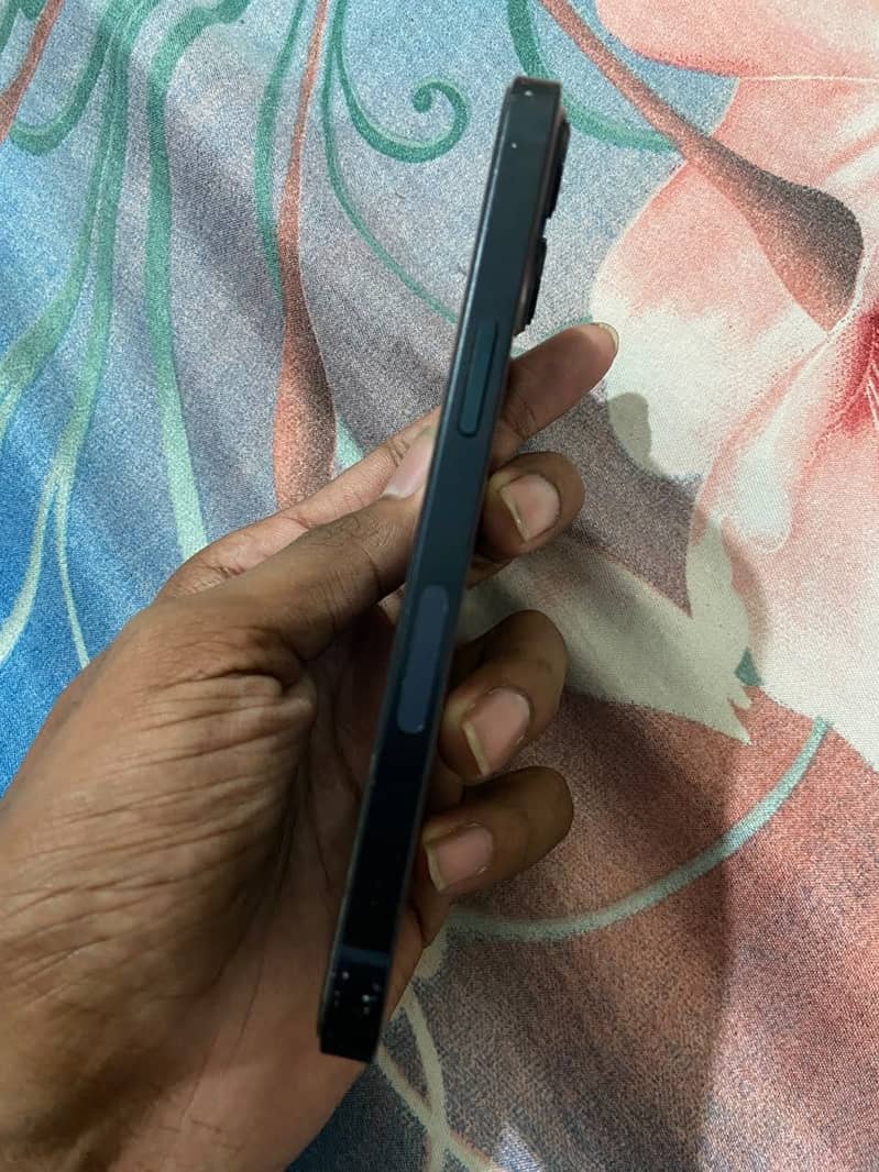 Apple iPhone 13 2