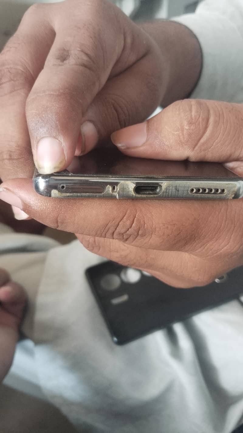Tecno CAMON 40 Pro 4