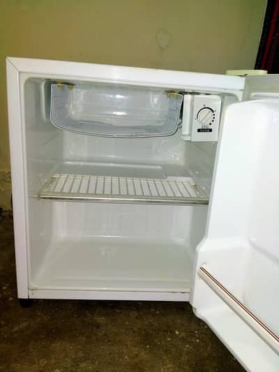 Room size mini fridge L. G