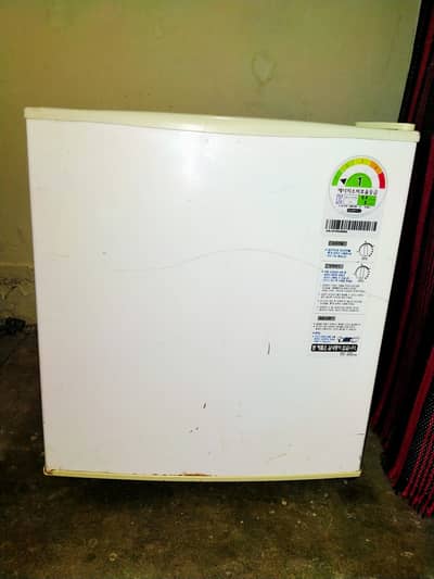 Room Size mini fridge L. G