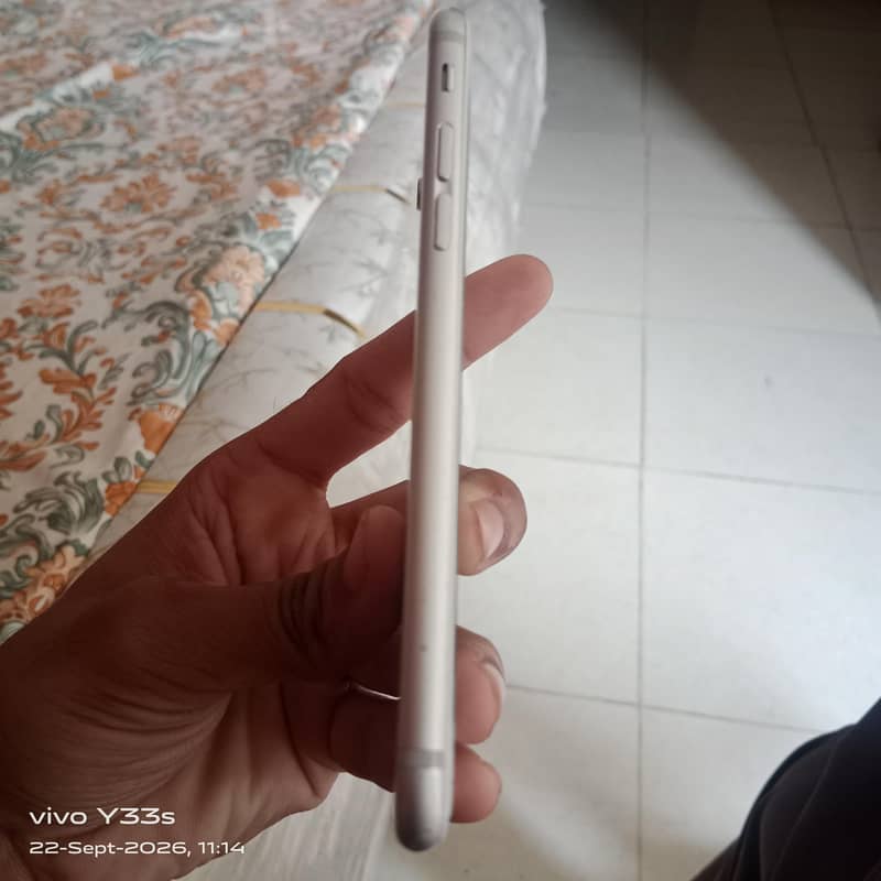 Apple iPhone 6S 4