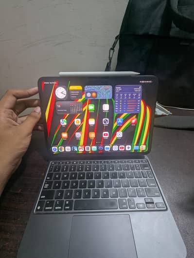 Ipad pro m4 with magic keybaord