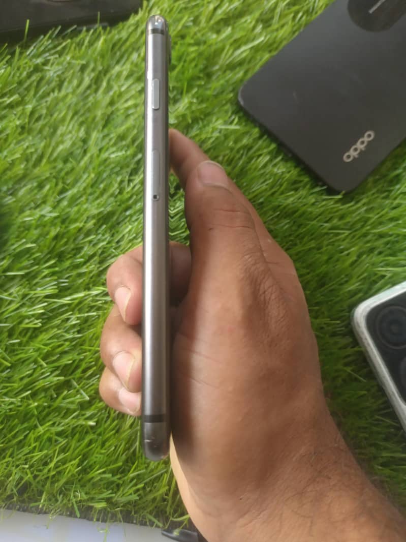 Apple iPhone 8 1