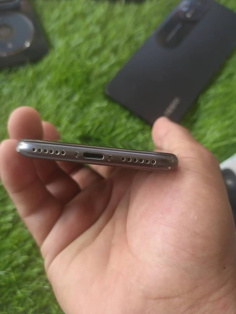 Apple iPhone 8 3