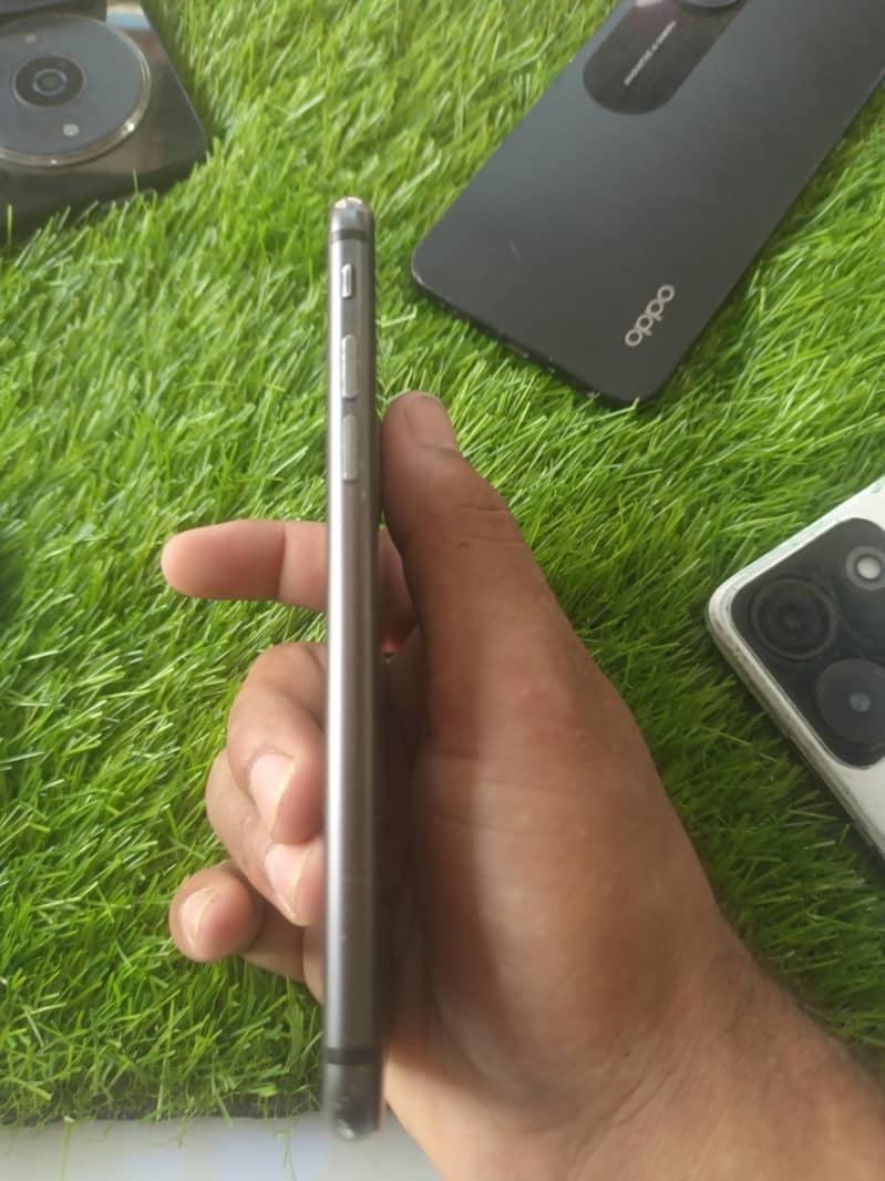 Apple iPhone 8 4