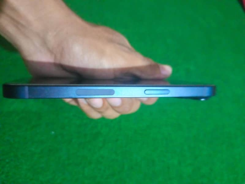 Apple iPhone 14 3