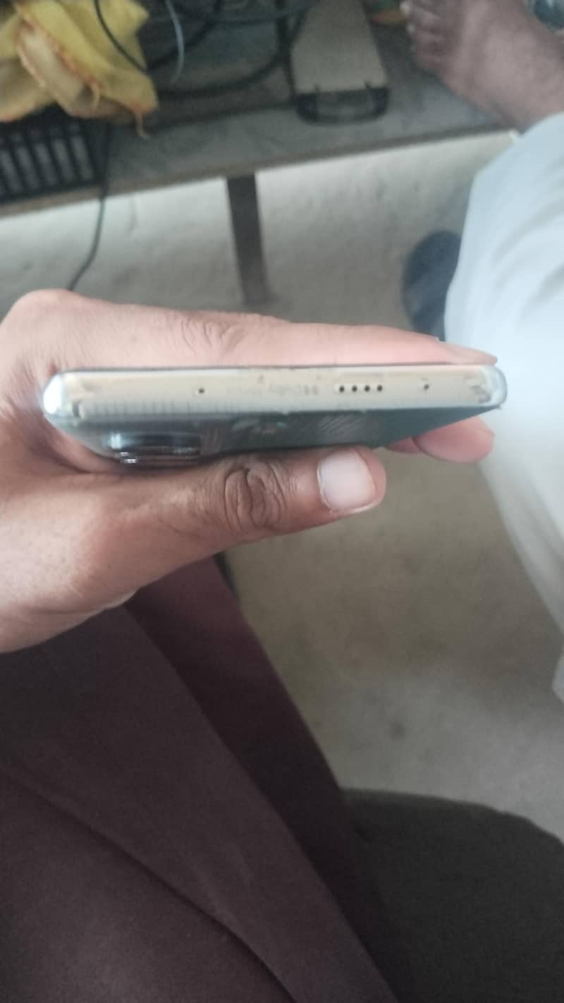 Tecno CAMON 40 Pro 4