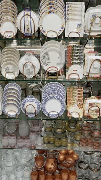 Crockery dinner sets / Electronic