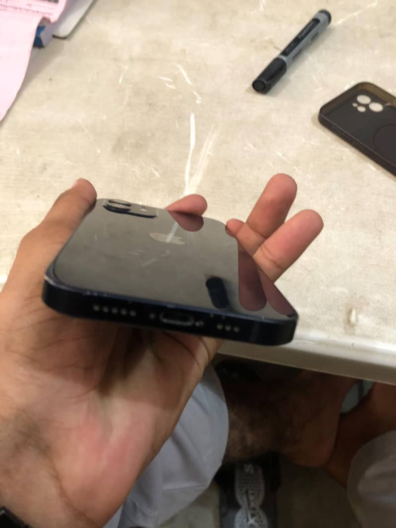 Apple iPhone 12 1