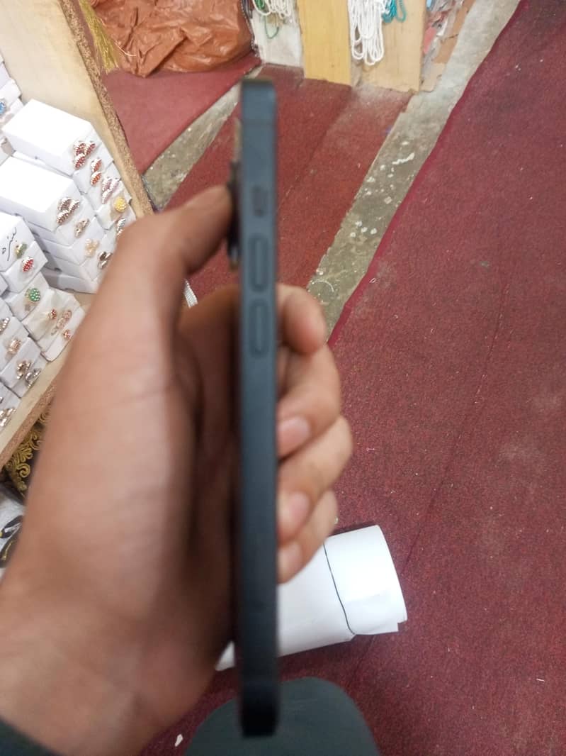 Apple iPhone 13 2
