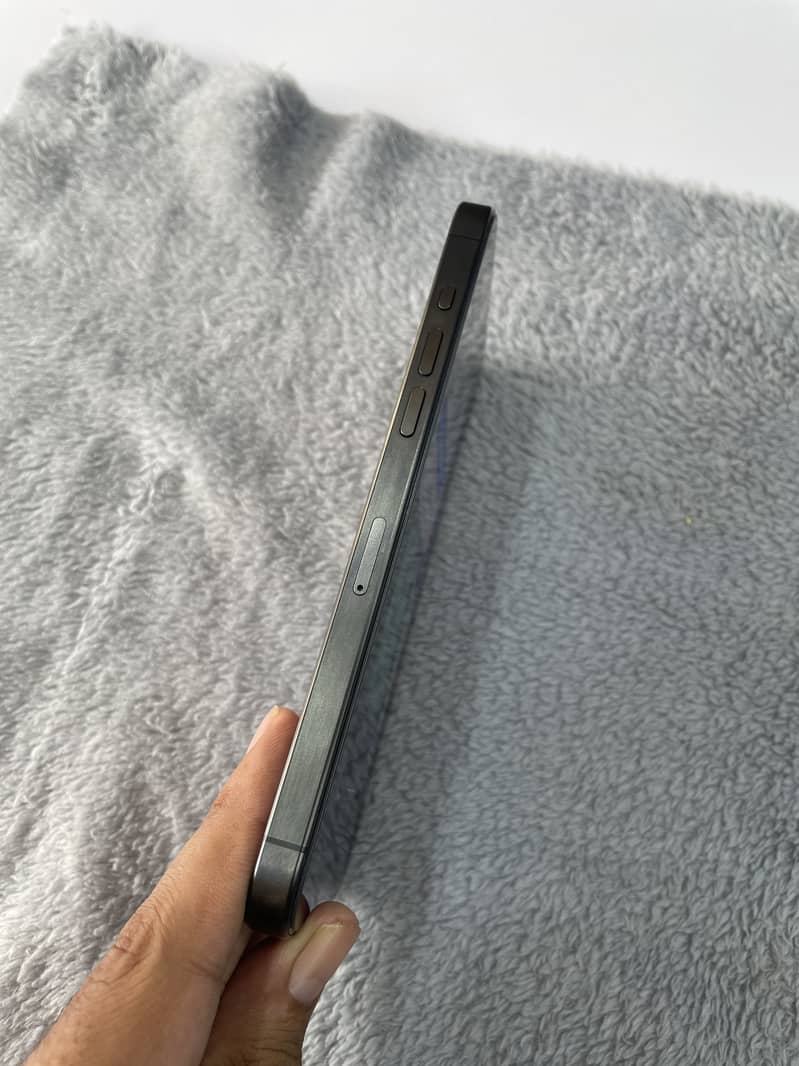 Apple iPhone 15 Pro Max 1