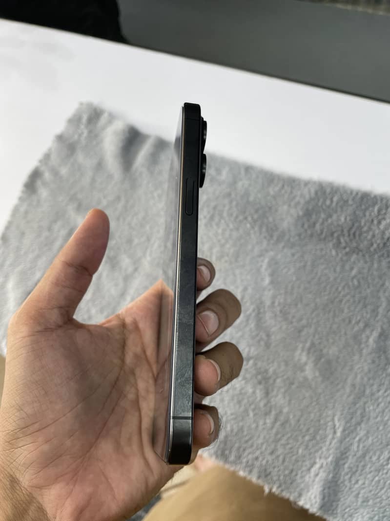 Apple iPhone 15 Pro Max 3